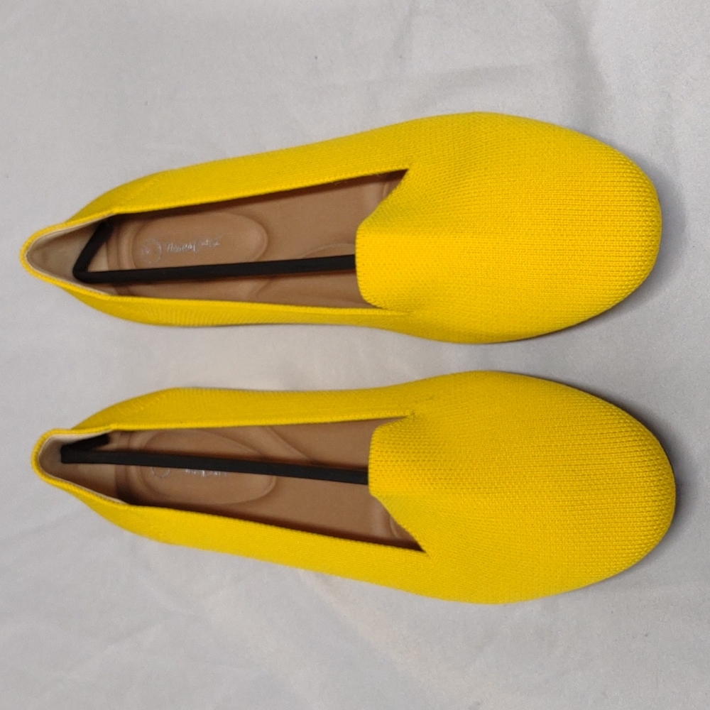 Women's Venus Celia size 7 yellow nimble knit flats/shoes.
